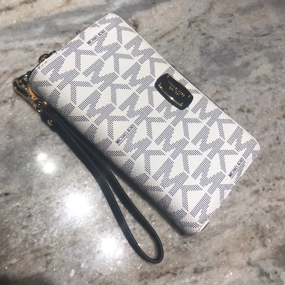 Michael Kors Wristlet/Wallet